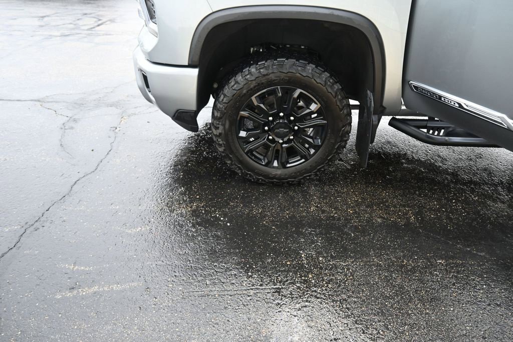 Used 2024 Chevrolet Silverado 2500 High Country w/ Technology Package AWD/4WD image 17