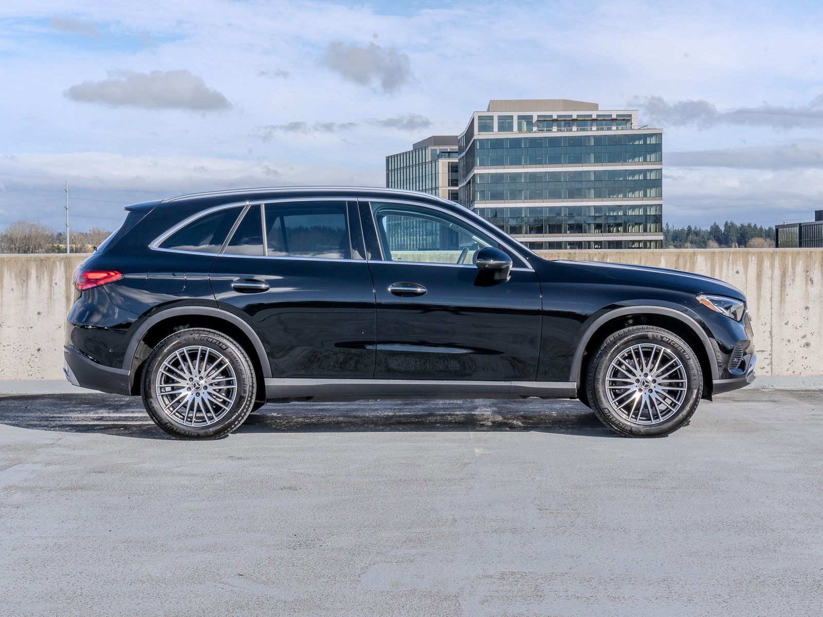 Used 2023 Mercedes-Benz GLC 300 4MATIC image 6