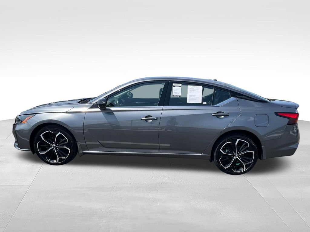 Used 2023 Nissan Altima 2.5 SR w/ SR Premium Package AWD/4WD image 2