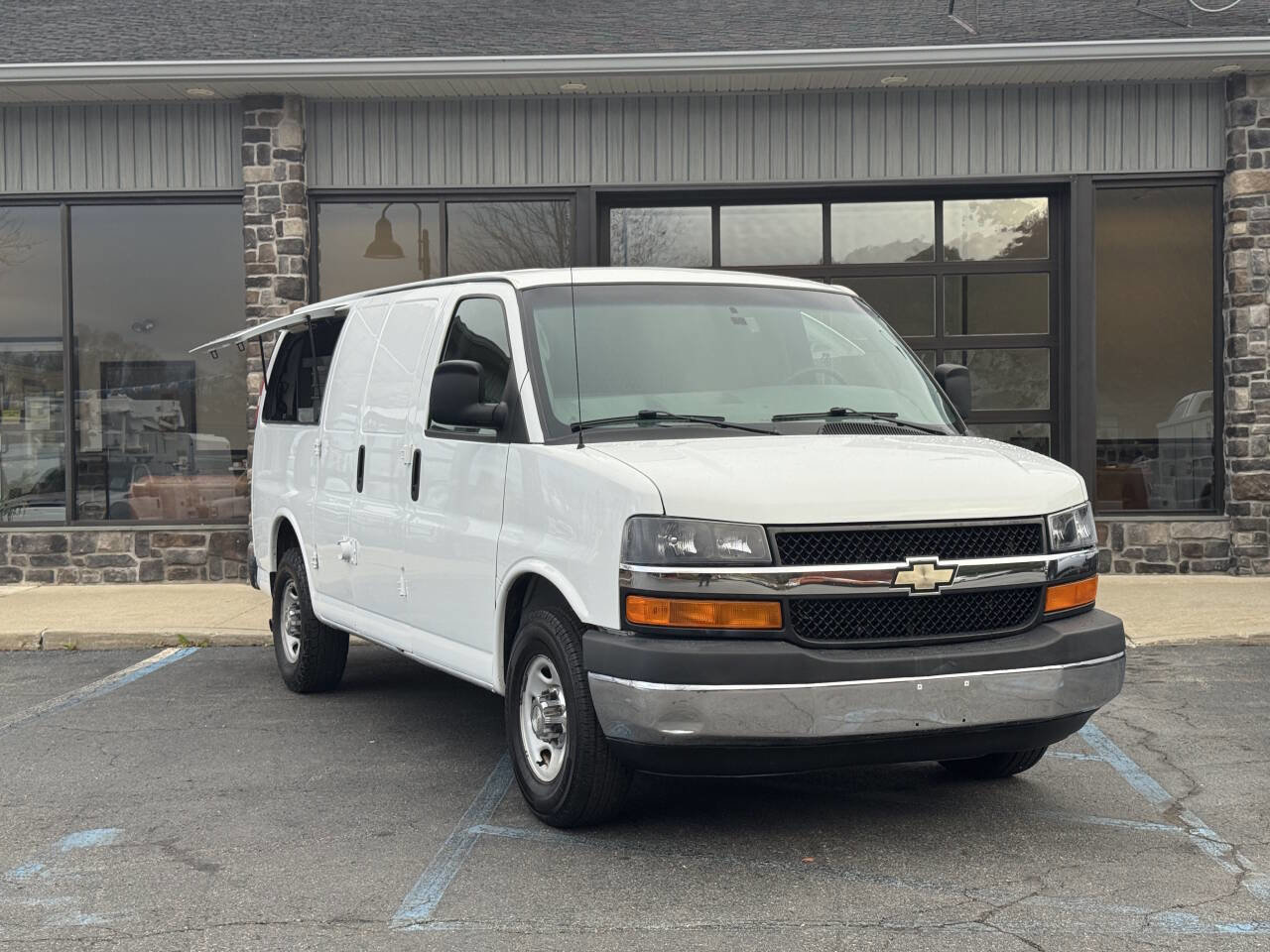 Used 2011 Chevrolet Express 2500 w/ Express Access Plus Package image 6