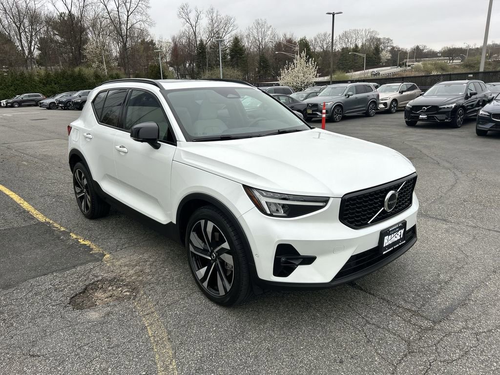 Certified 2023 Volvo XC40 B5 Plus w/ Driver Assist Package image 2