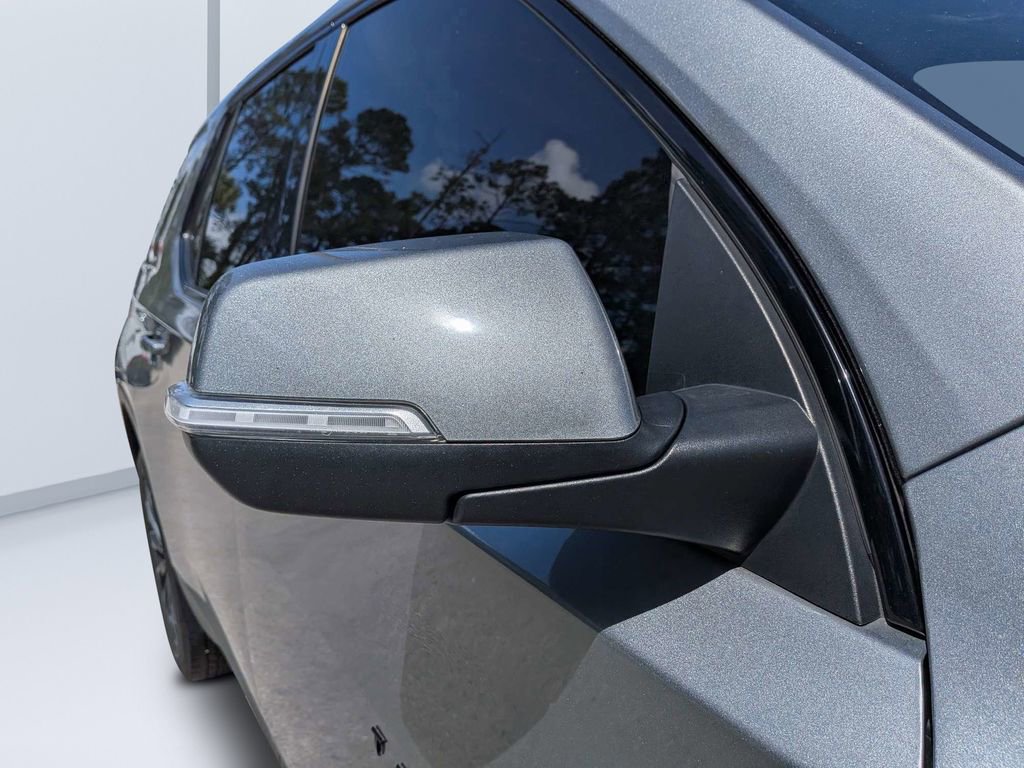 Used 2023 Chevrolet Traverse RS image 11