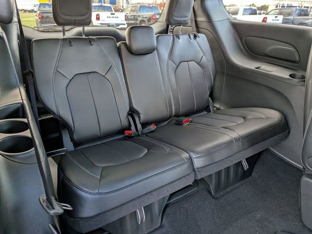 New 2026 Chrysler Pacifica Select w/ S Appearance Package image 27
