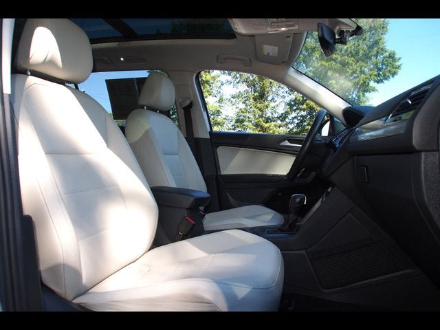 Used 2020 Volkswagen Tiguan SEL FWD image 11
