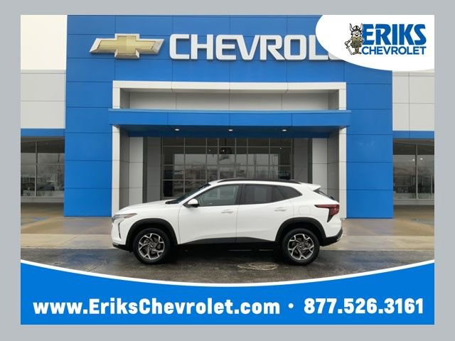 Used 2025 Chevrolet Trax LT FWD image 1
