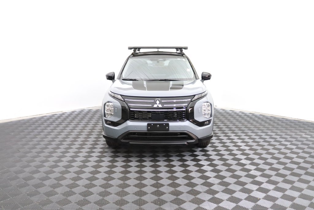 Used 2026 Mitsubishi Outlander AWD image 2