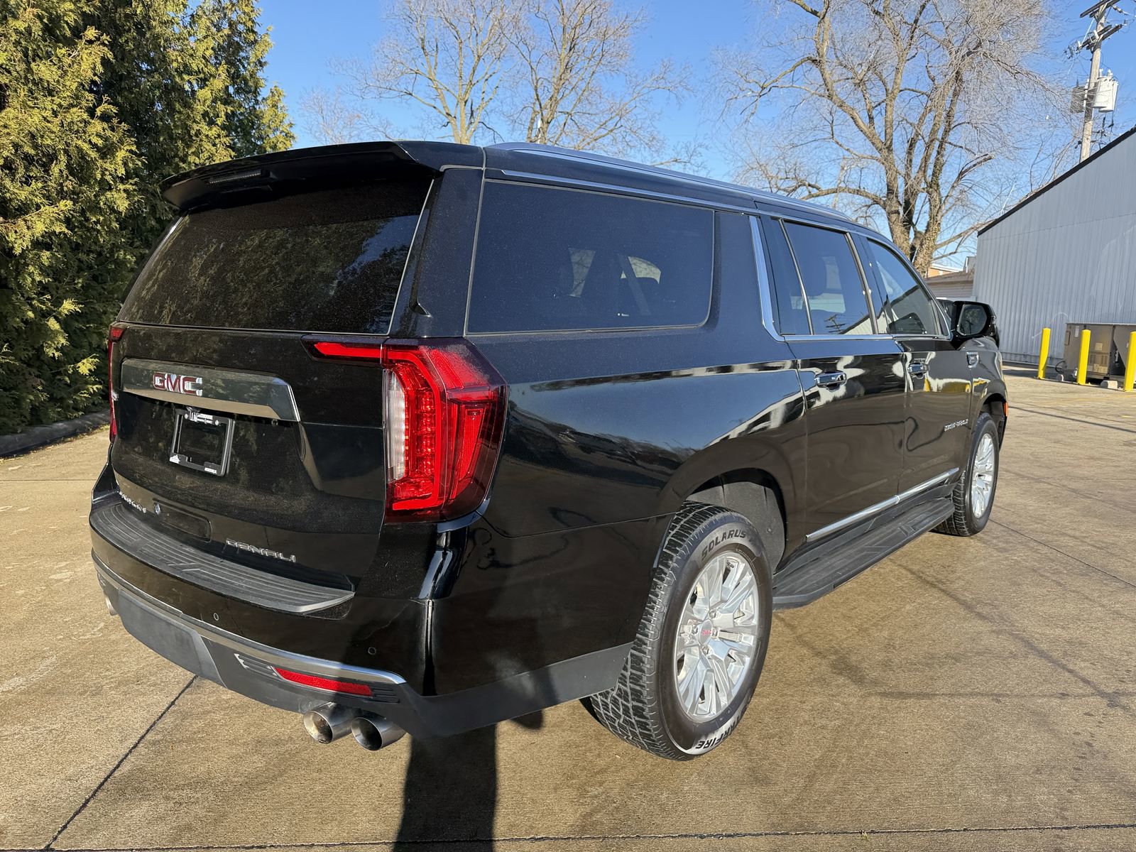 Used 2024 GMC Yukon XL Denali image 31