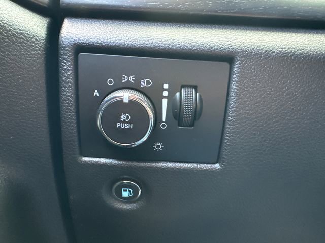 Used 2018 Jeep Grand Cherokee Laredo image 23