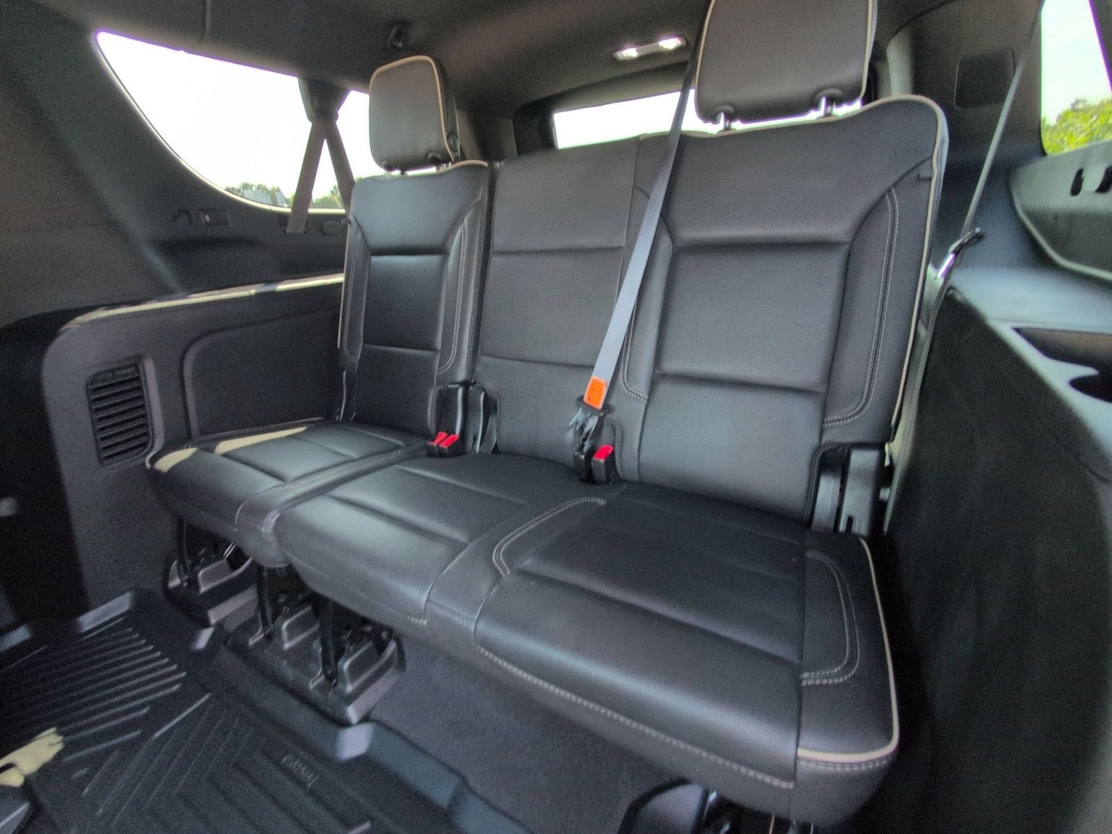 Used 2023 Chevrolet Suburban Premier AWD/4WD image 29
