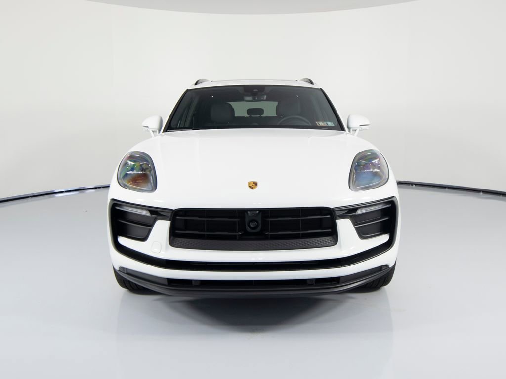 Certified 2025 Porsche Macan image 14