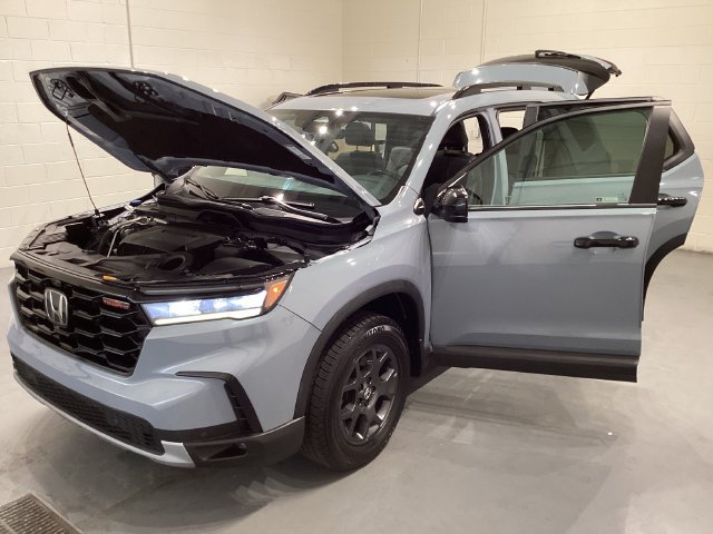 Used 2024 Honda Pilot TrailSport image 10