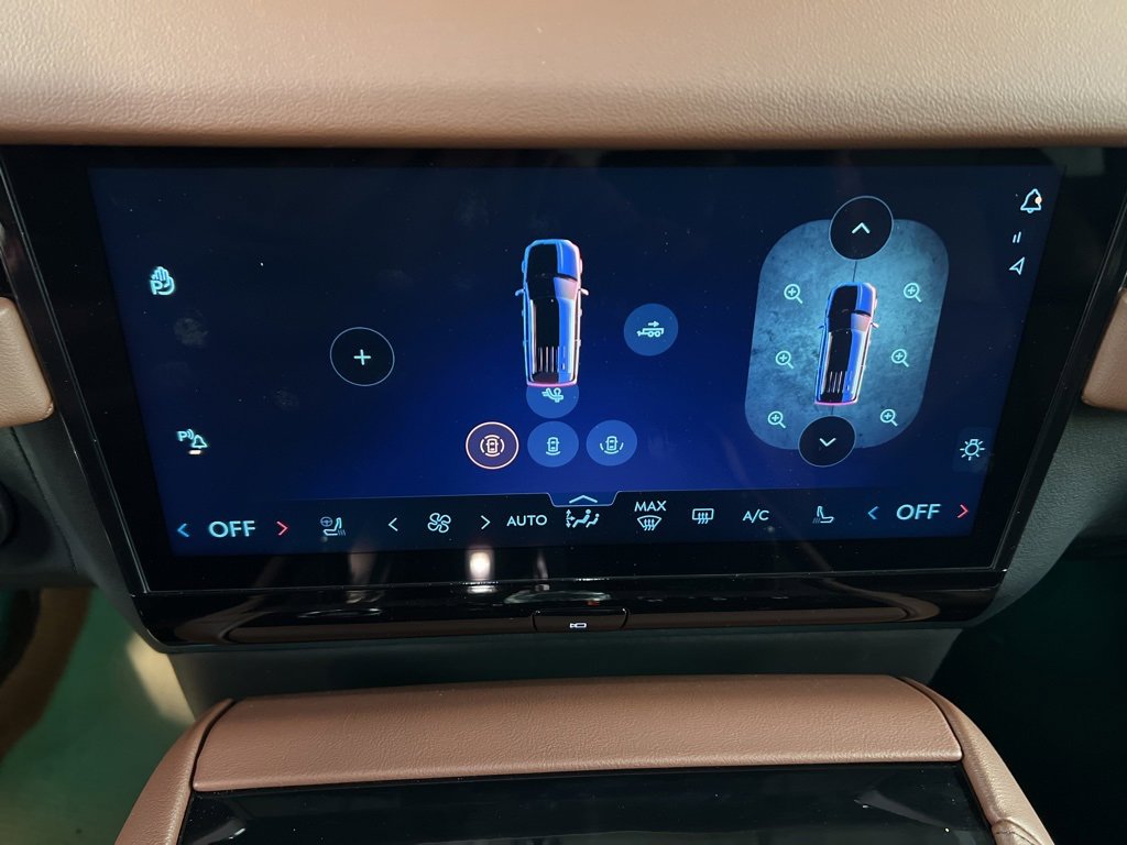 Used 2025 Lincoln Navigator Reserve image 14