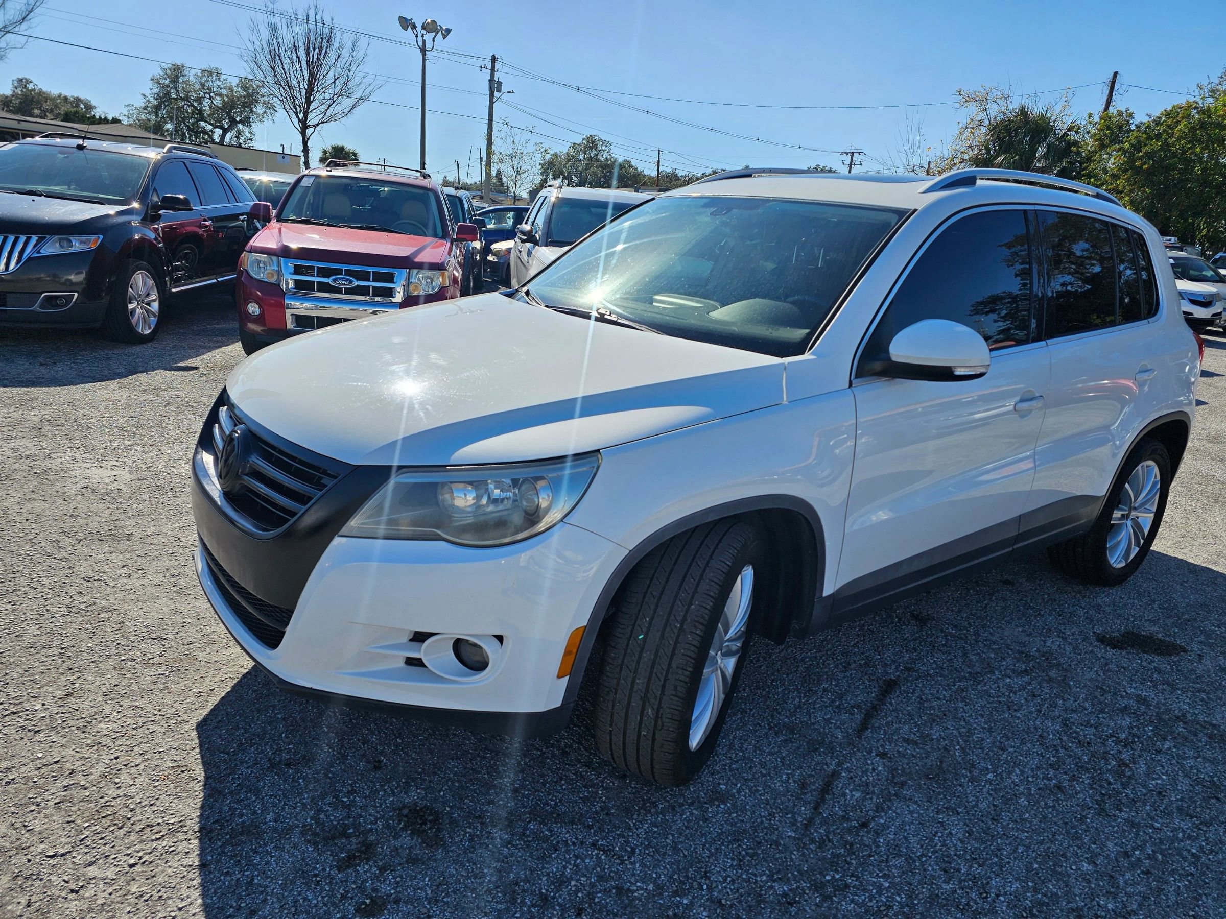 Used 2011 Volkswagen Tiguan SEL image 3