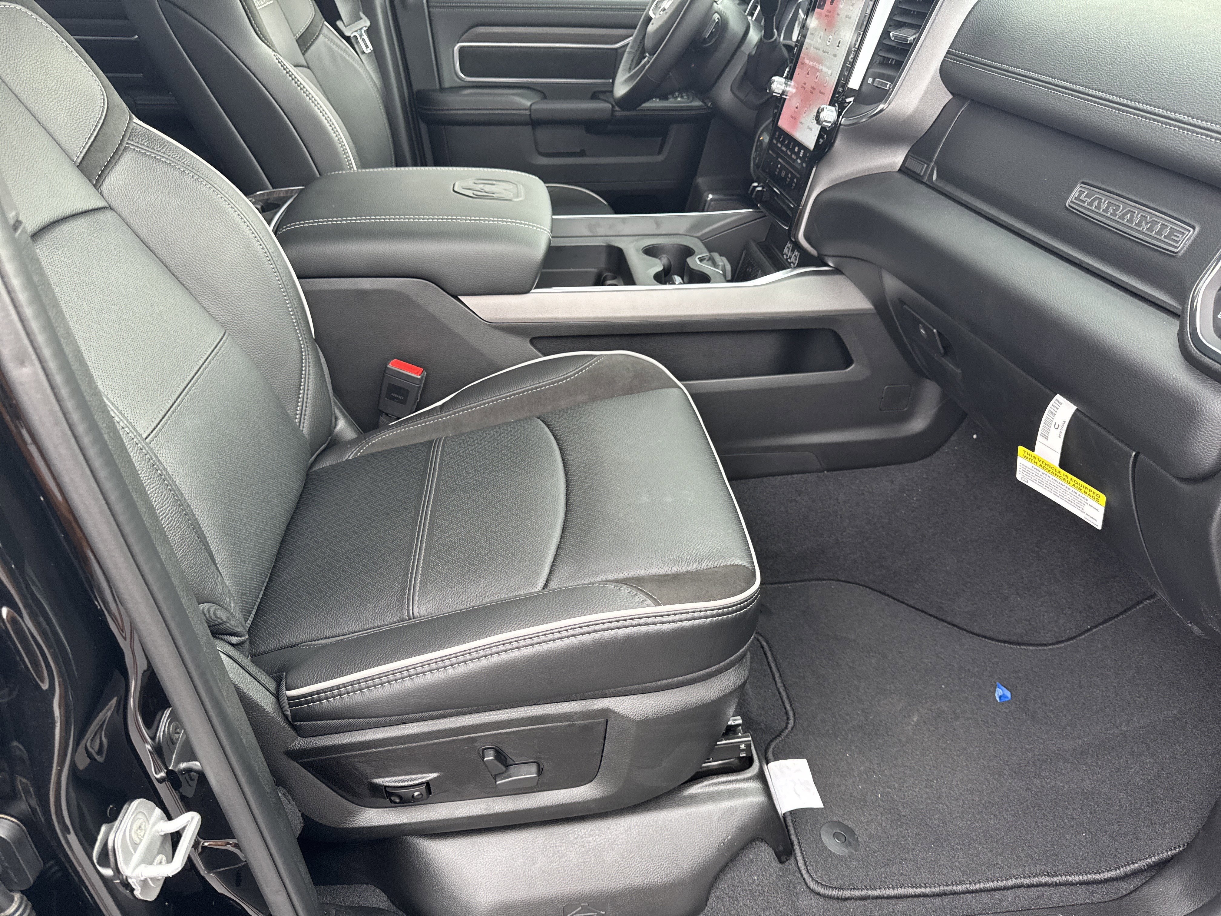 New 2026 RAM 2500 Laramie AWD/4WD image 13