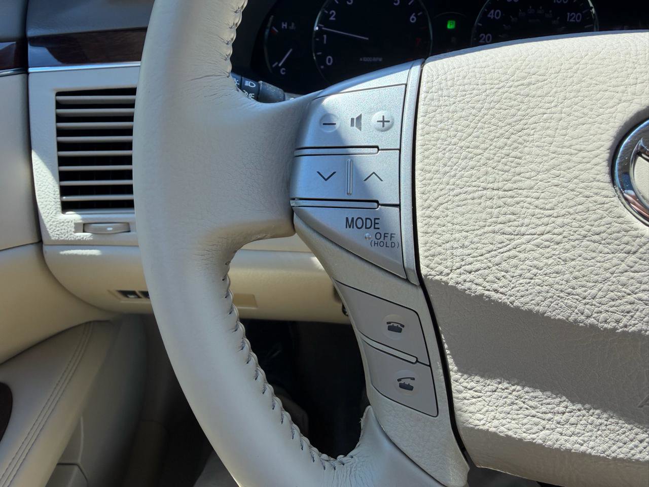 Used 2010 Toyota Avalon XL FWD image 25