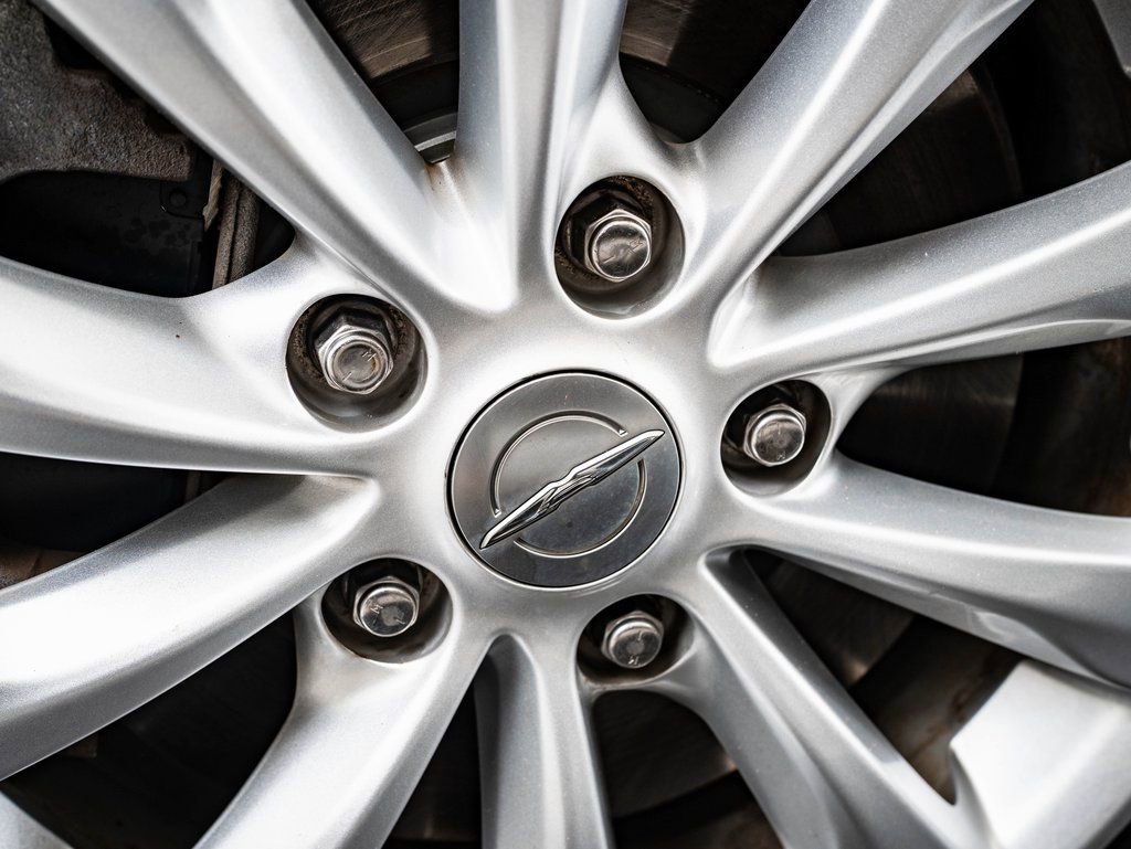 Used 2019 Chrysler Pacifica Touring-L image 8