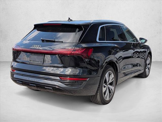 Certified 2024 Audi Q8 e-tron Premium image 3