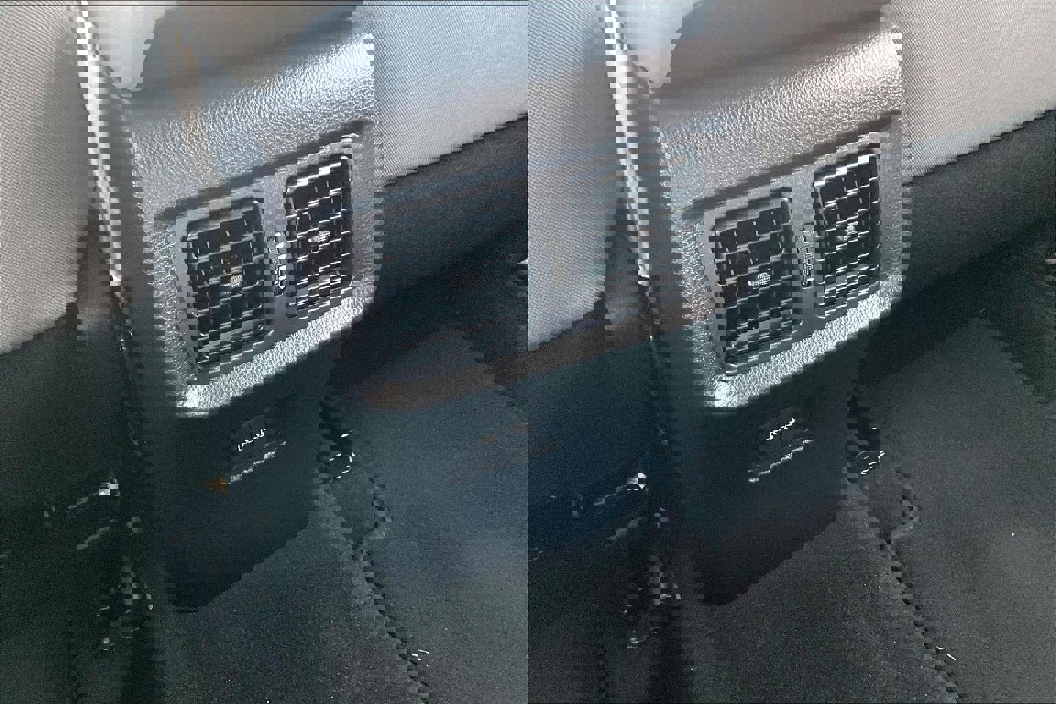 Used 2023 Toyota Venza LE image 31