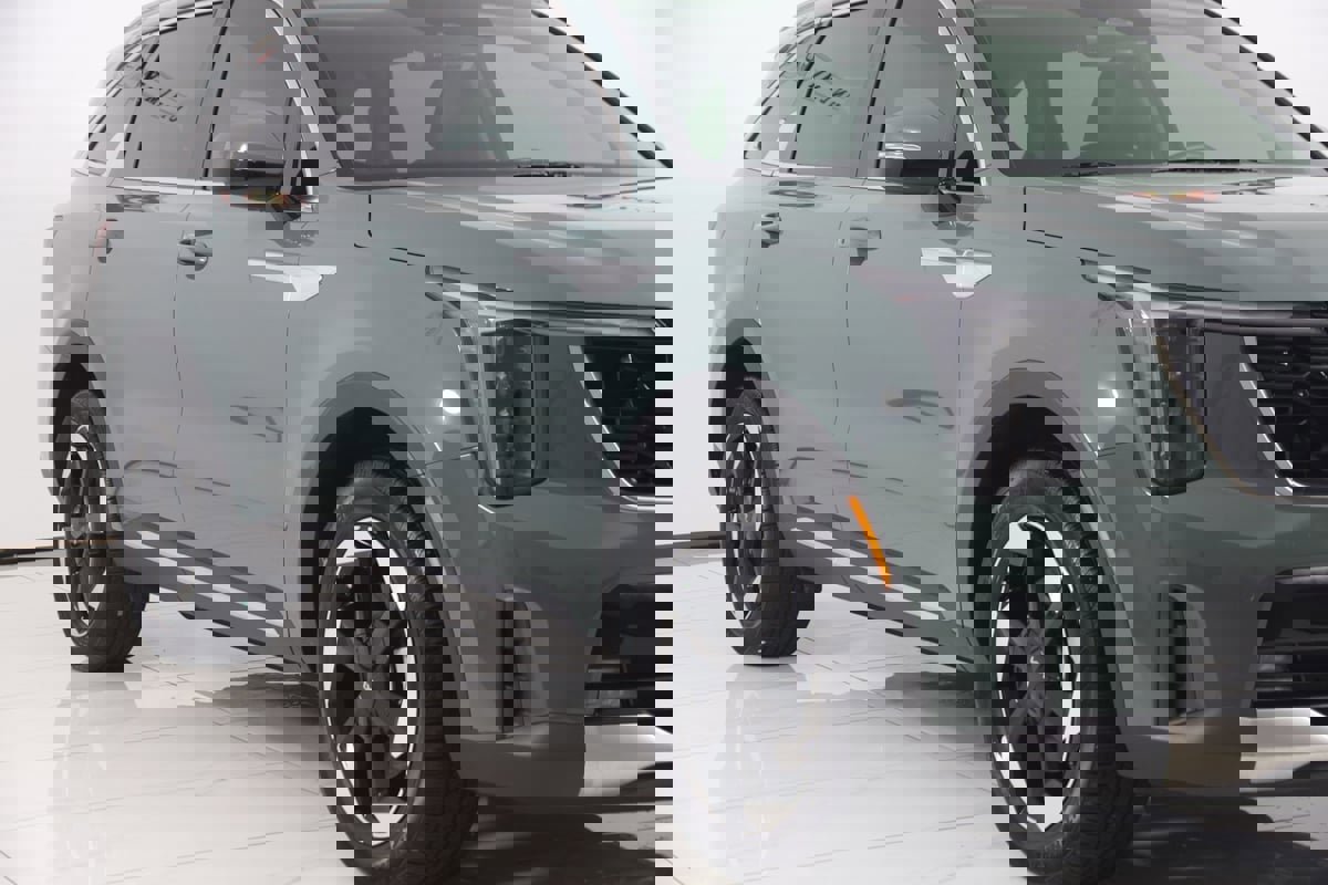 Used 2025 Kia Sorento EX image 41