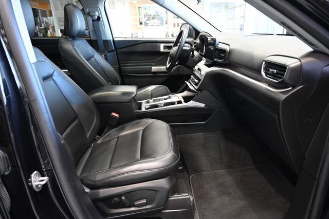 Used 2022 Ford Explorer XLT w/ Equipment Group 202A image 10