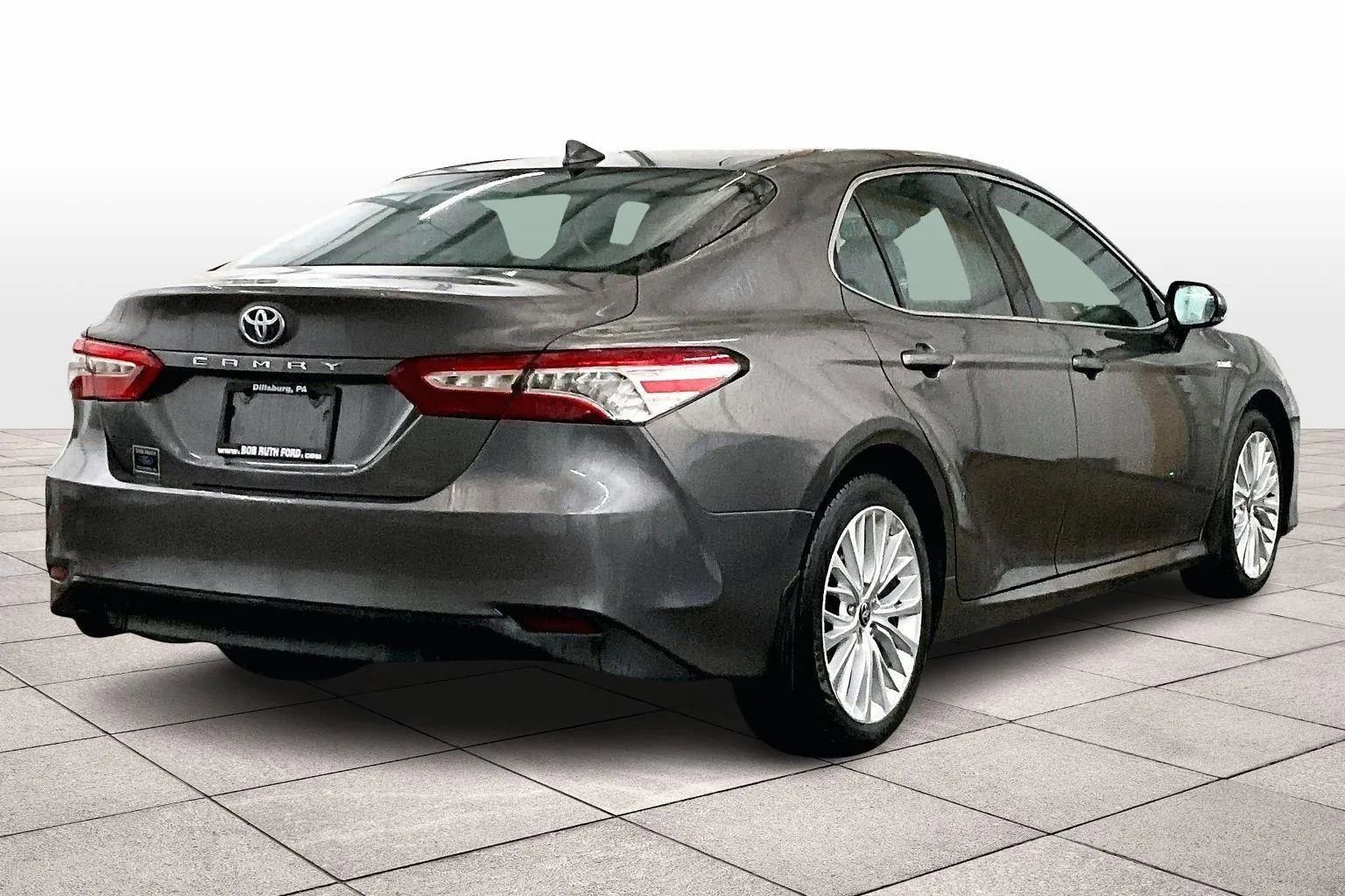 Used 2020 Toyota Camry XLE w/ Sunroof Package image 12