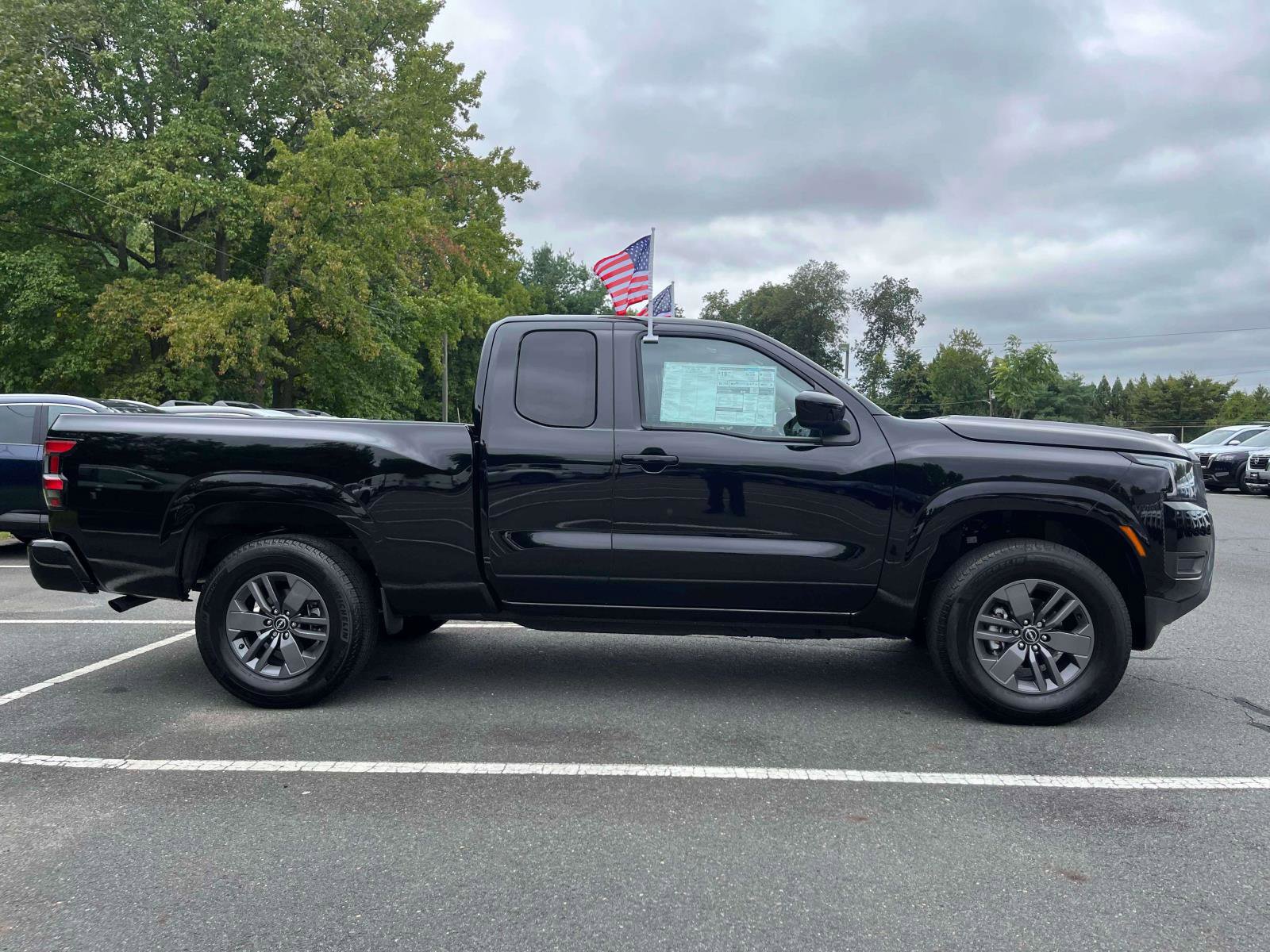 Used 2025 Nissan Frontier SV image 6