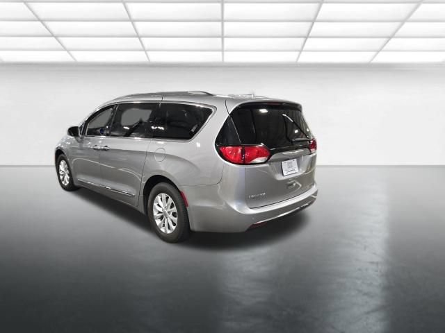 Used 2017 Chrysler Pacifica Touring-L FWD image 6