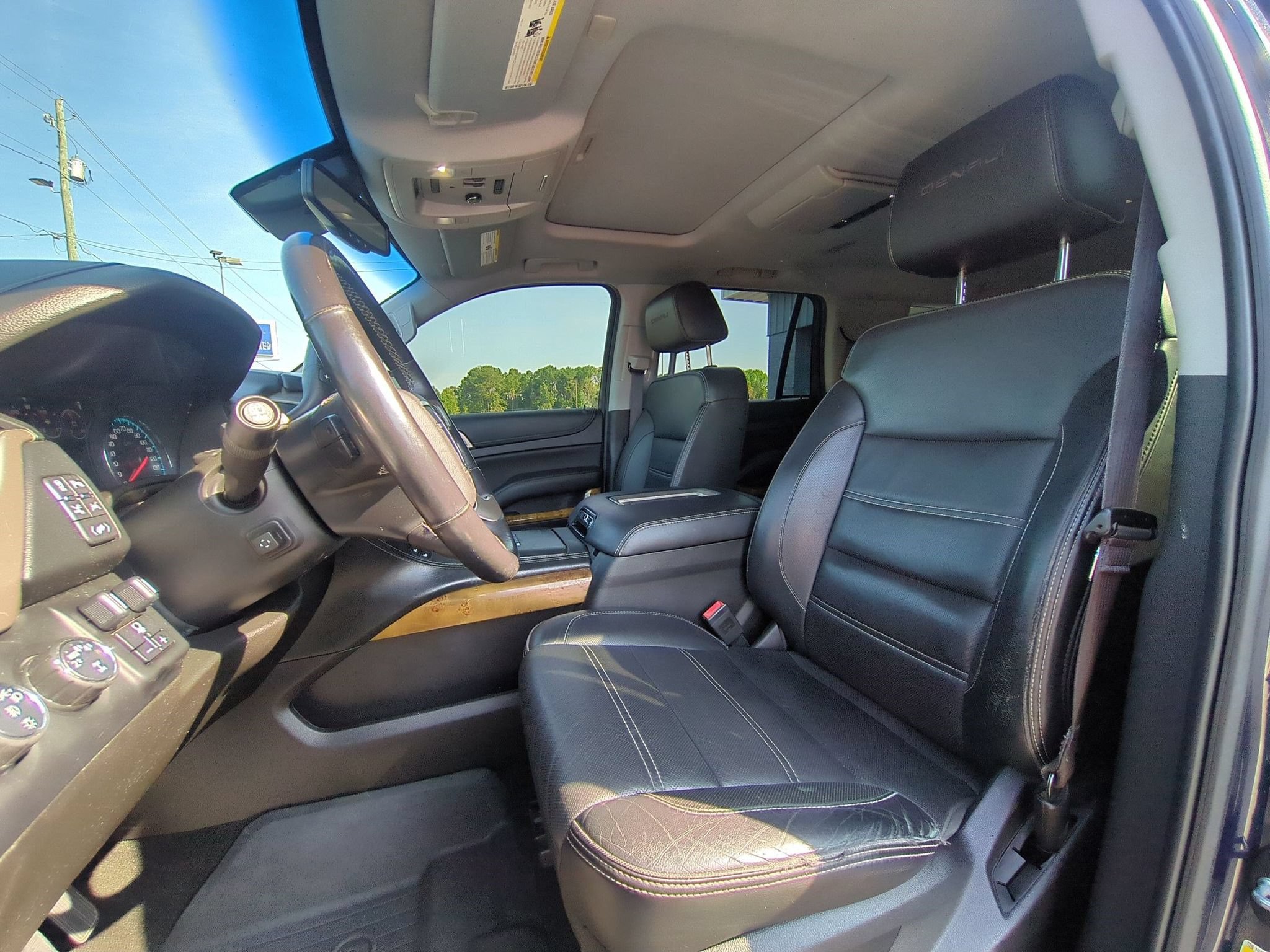 Used 2017 GMC Yukon Denali w/ Open Road Package AWD/4WD image 26