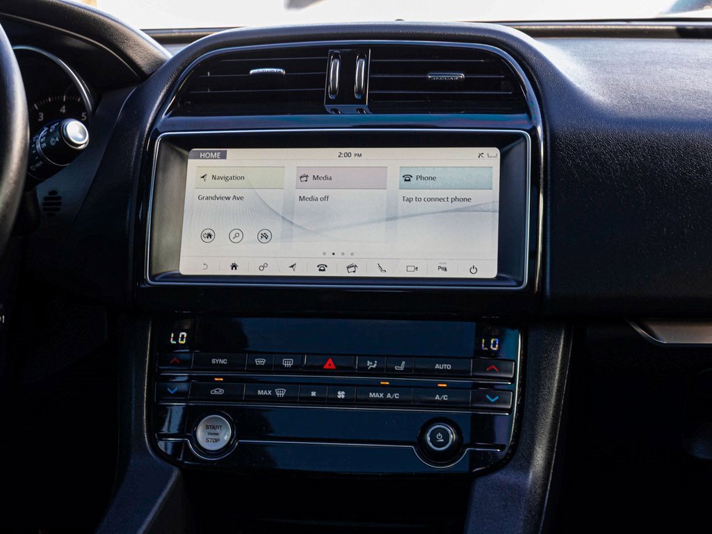 Used 2020 Jaguar F-PACE Premium image 19