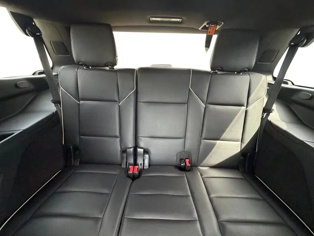 Used 2023 Cadillac Escalade Premium Luxury AWD/4WD image 32