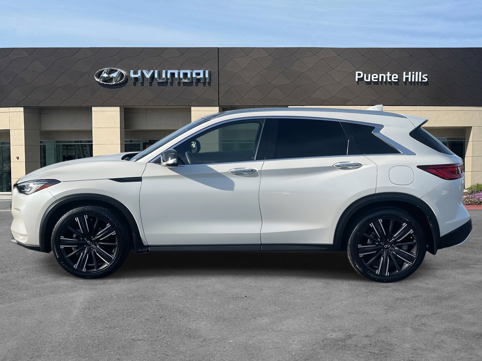 Used 2022 INFINITI QX50 Luxe w/ Appearance Package image 3