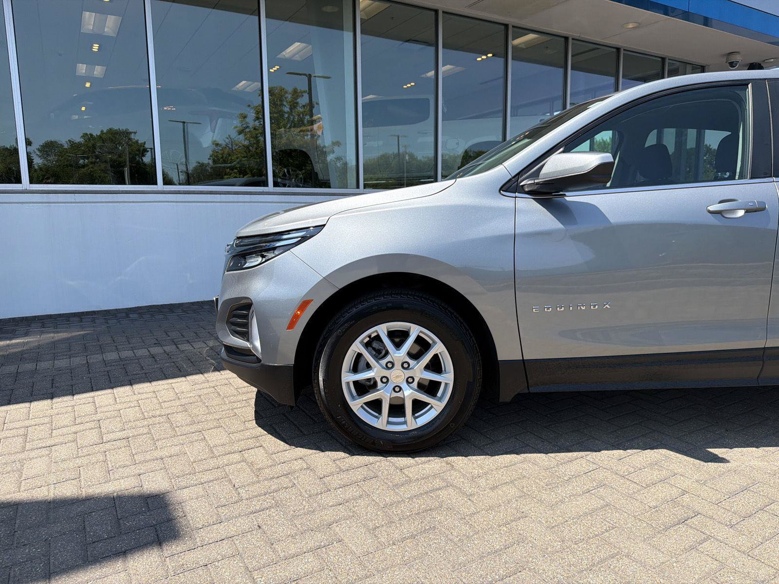 Used 2023 Chevrolet Equinox LT FWD image 9