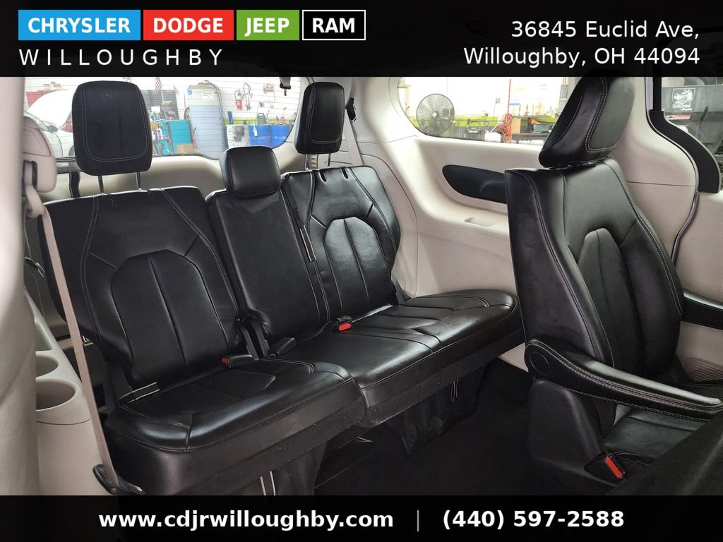 Used 2024 Chrysler Pacifica Limited FWD image 33