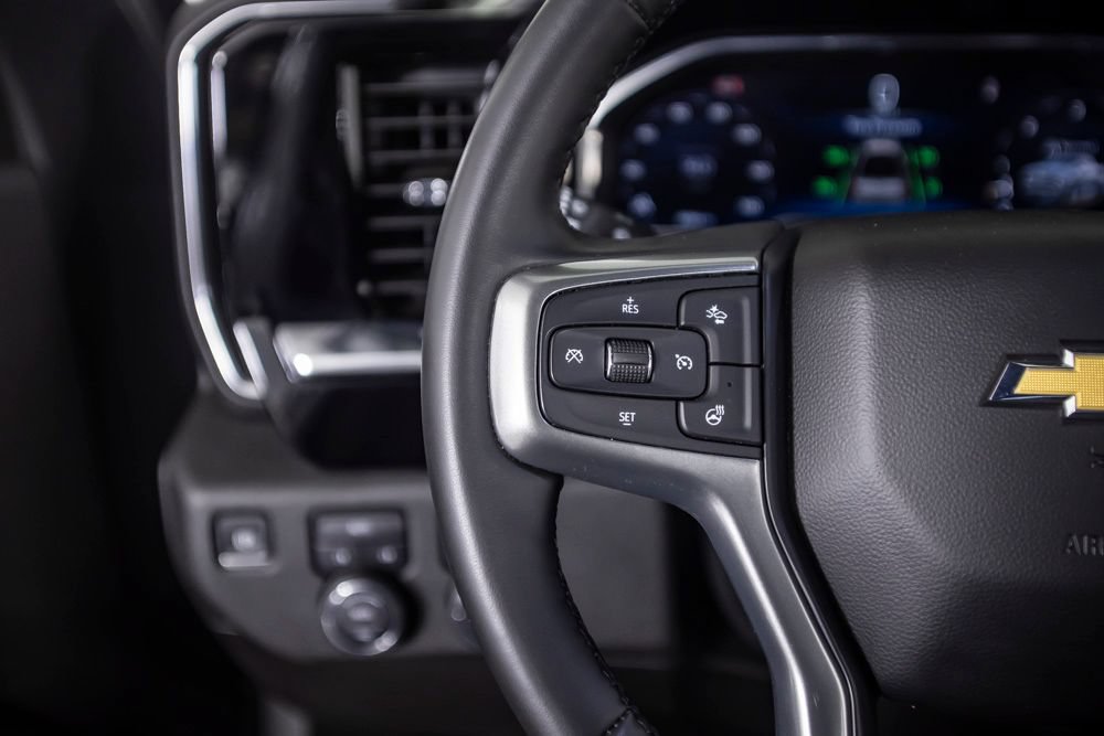 Used 2025 Chevrolet Silverado 1500 LT AWD/4WD image 32