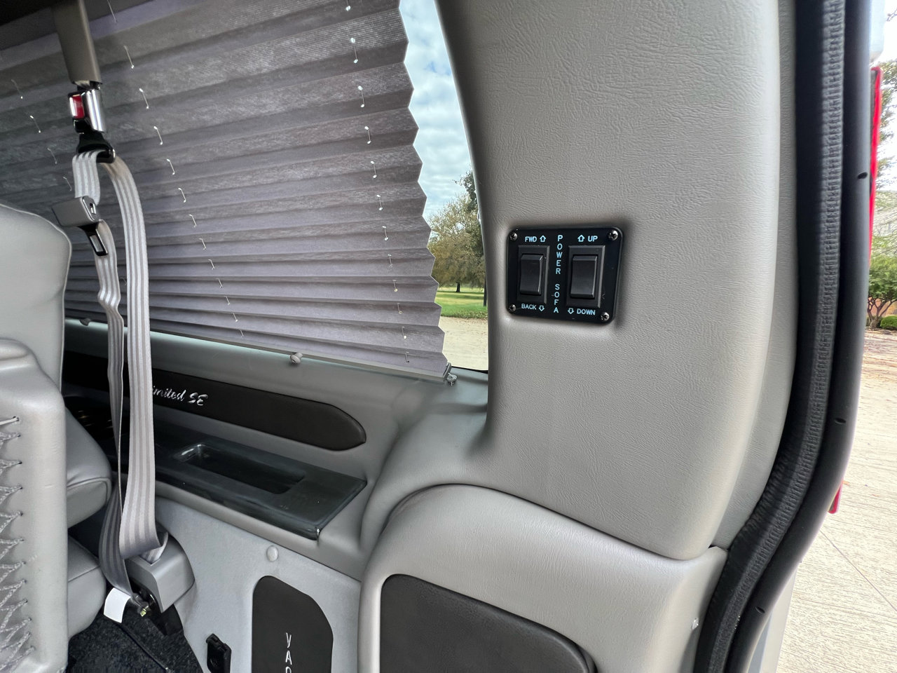 Used 2018 Chevrolet Express 2500 w/ Enhanced Convenience Package image 50