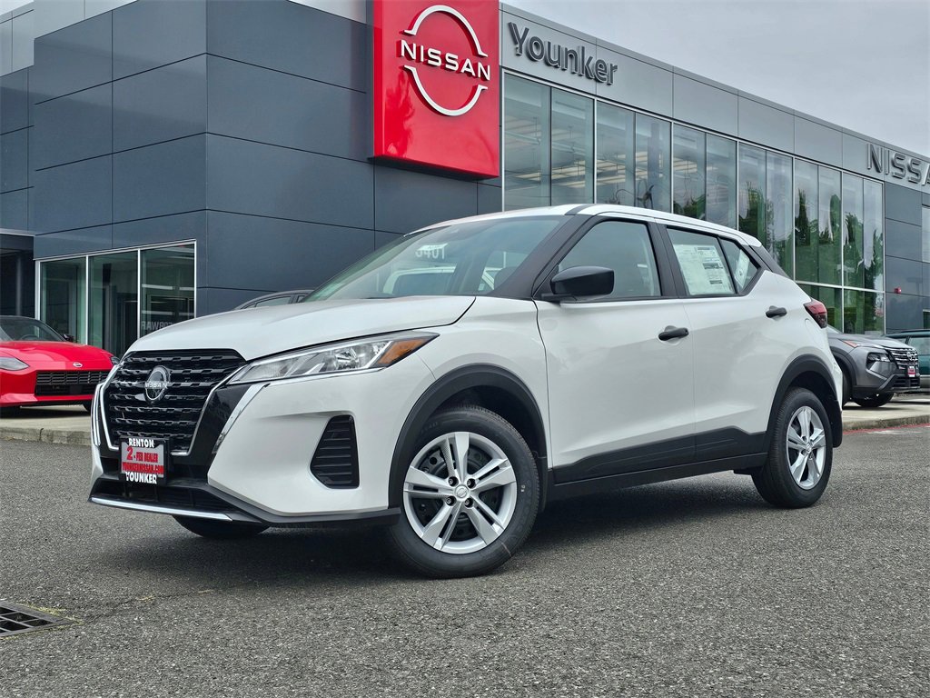 New 2025 Nissan Kicks Play S