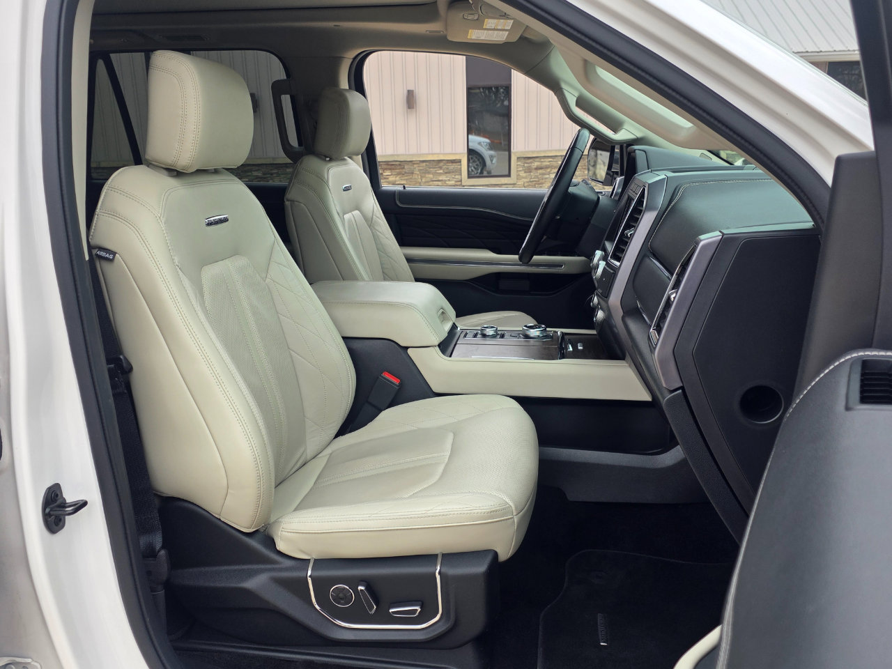 Used 2019 Ford Expedition Platinum image 28