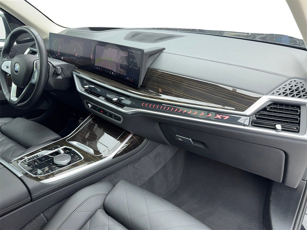 Used 2024 BMW X7 xDrive40i image 45