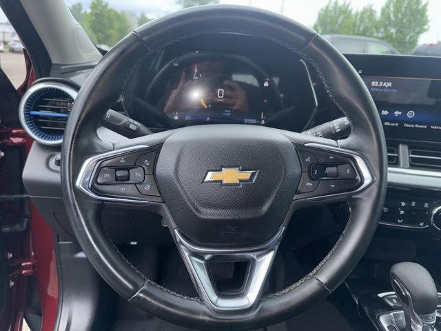 Used 2025 Chevrolet Trax LT w/ Driver Confidence Package FWD image 18