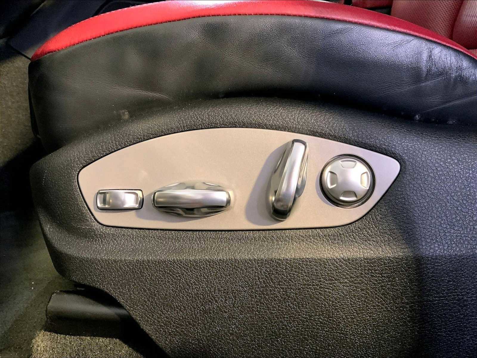 Certified 2023 Porsche Macan Turbo image 39