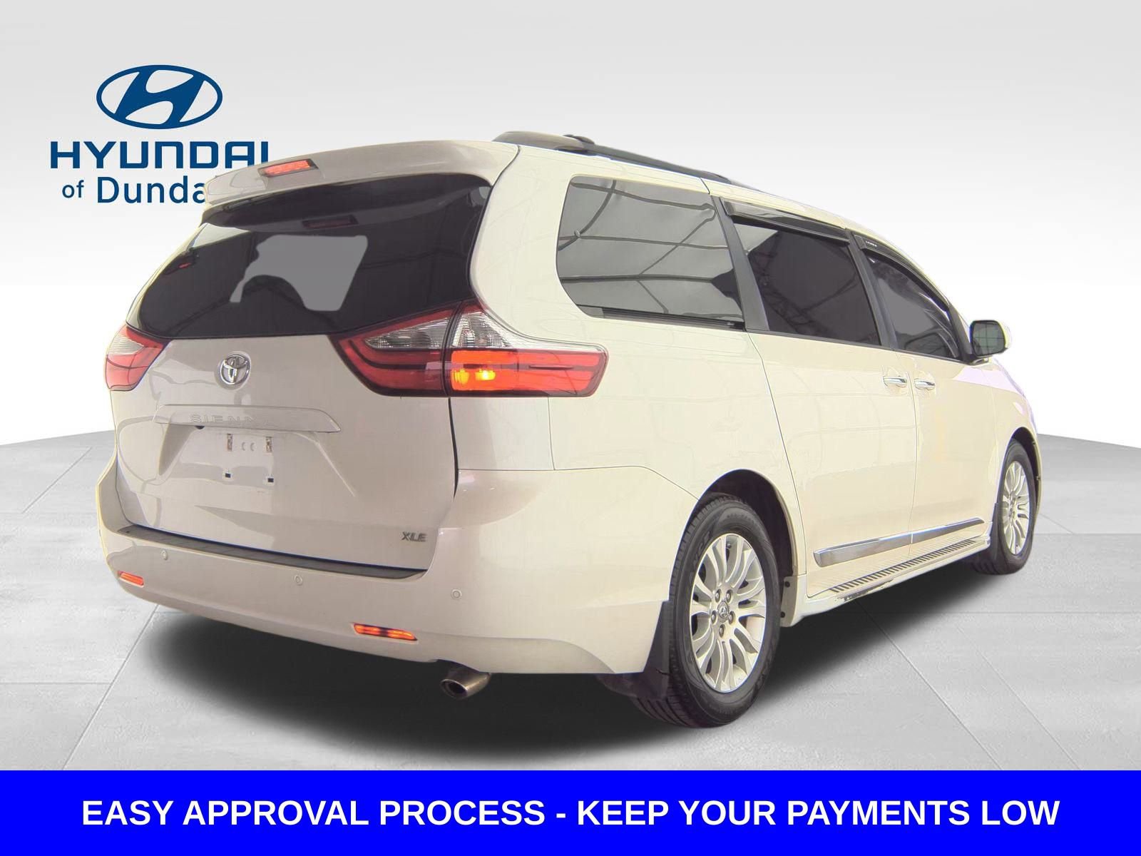 Used 2017 Toyota Sienna XLE Premium image 8