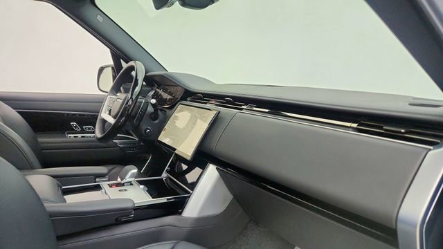 Used 2025 Land Rover Range Rover SE AWD/4WD image 19