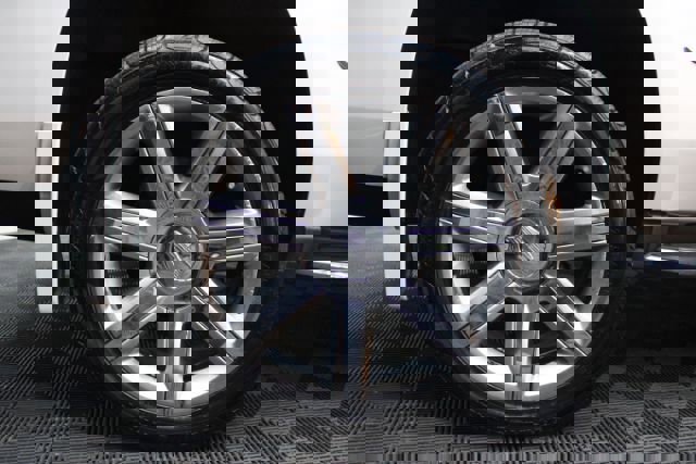 Used 2017 Cadillac Escalade Luxury AWD/4WD image 7