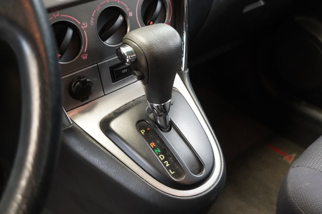 Used 2005 Pontiac Vibe w/ Power Group Value Package FWD image 19