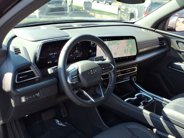 Used 2025 Chevrolet Traverse LT w/ Midnight/Sport Edition AWD/4WD image 5