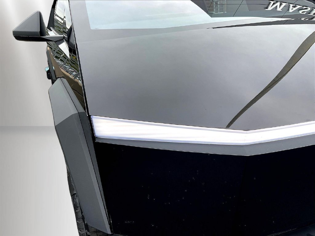 Used 2024 Tesla Cybertruck AWD Crew Cab image 27