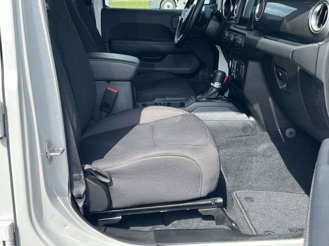 Used 2022 Jeep Wrangler Unlimited Sahara w/ Cold Weather Group image 23