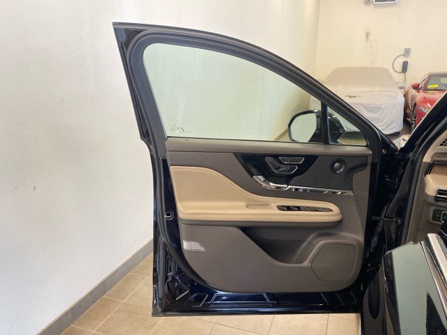 Used 2021 Lincoln Corsair Reserve AWD/4WD image 14