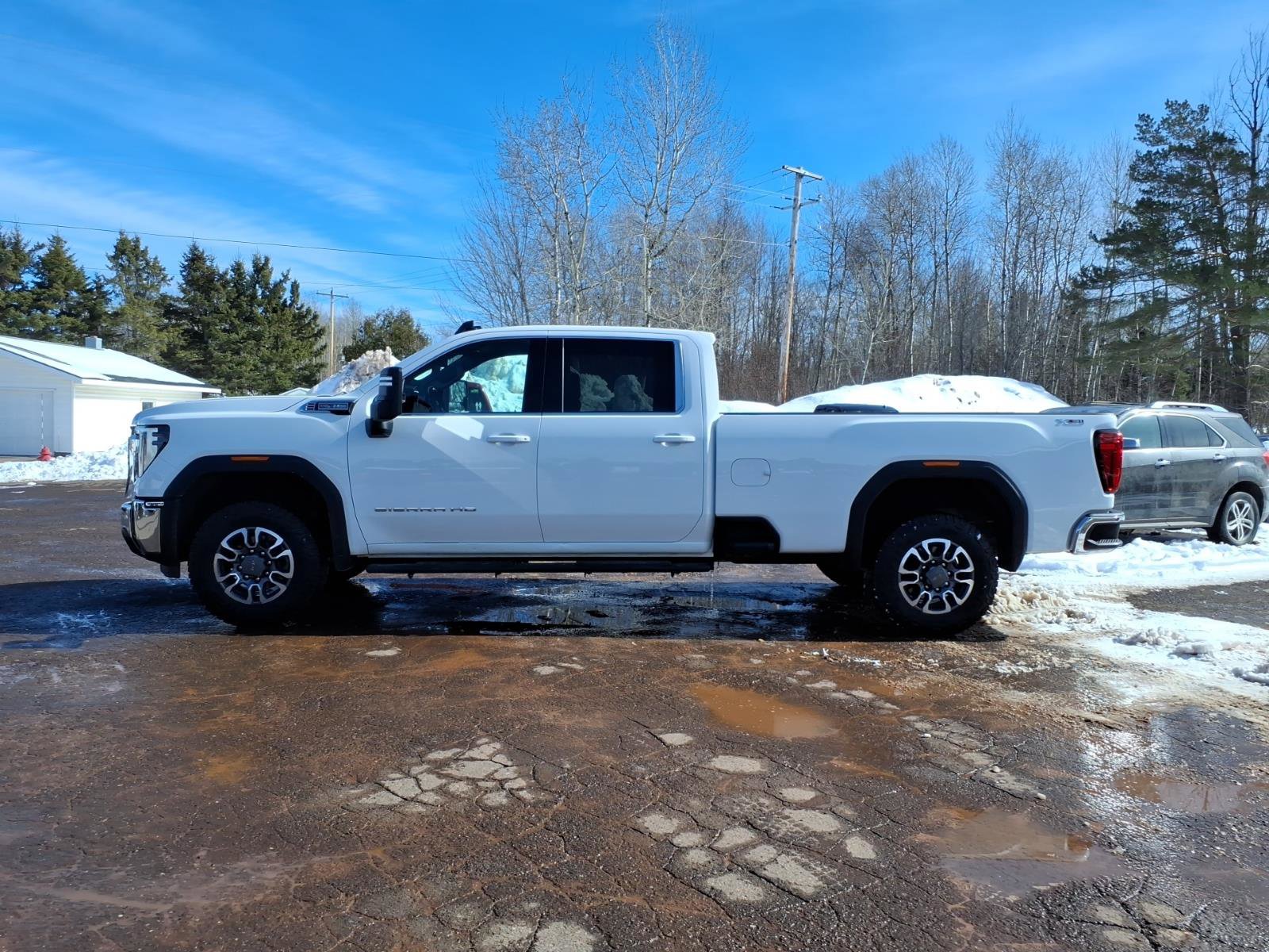 Used 2024 GMC Sierra 3500 SLE w/ SLE Convenience Package AWD/4WD image 3