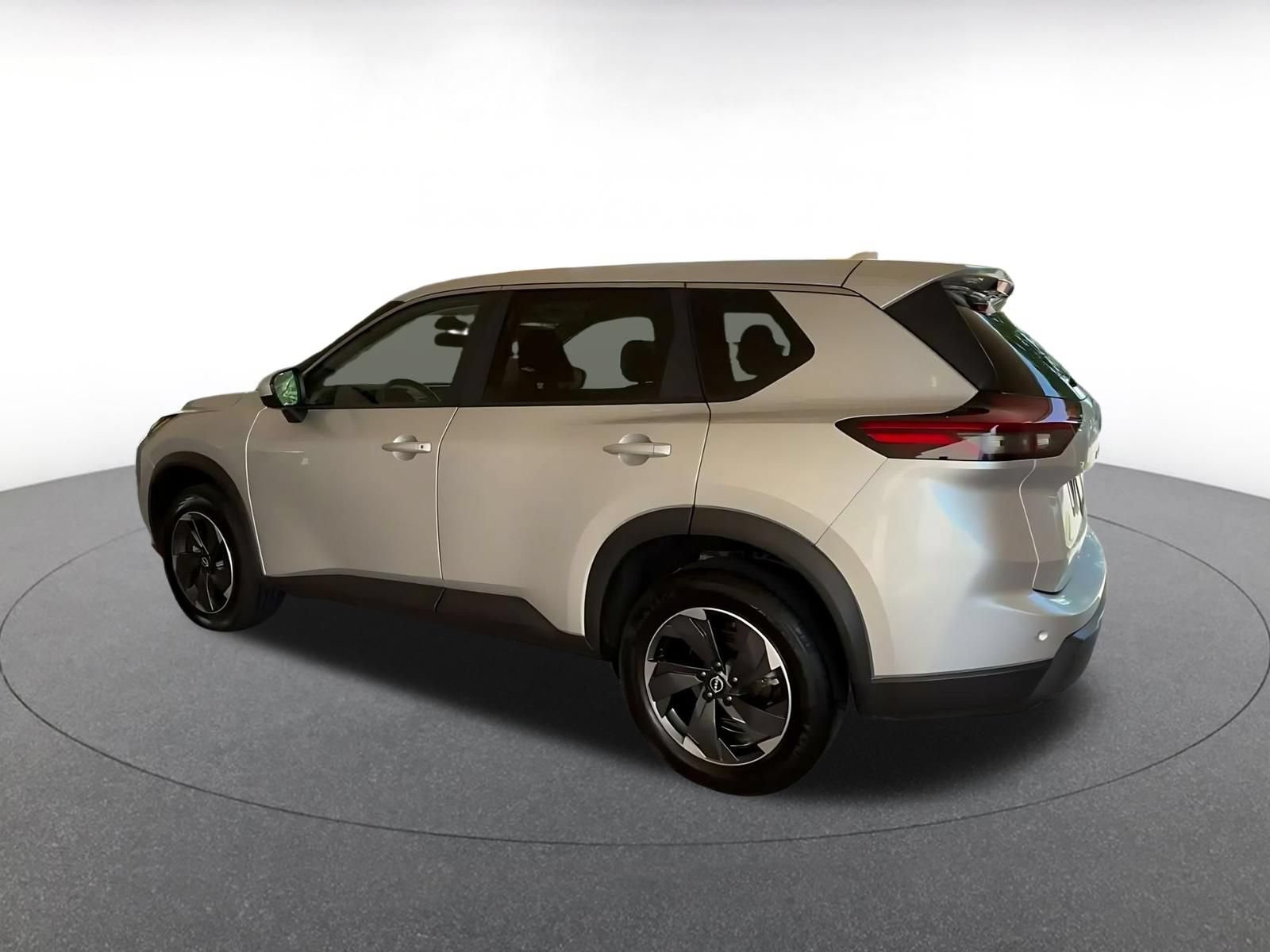 Used 2025 Nissan Rogue SV AWD/4WD image 13